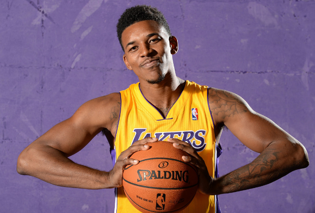 对年轻球员 对年轻球员